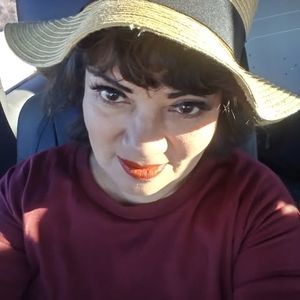 Meet your Posher, Alicia katalina